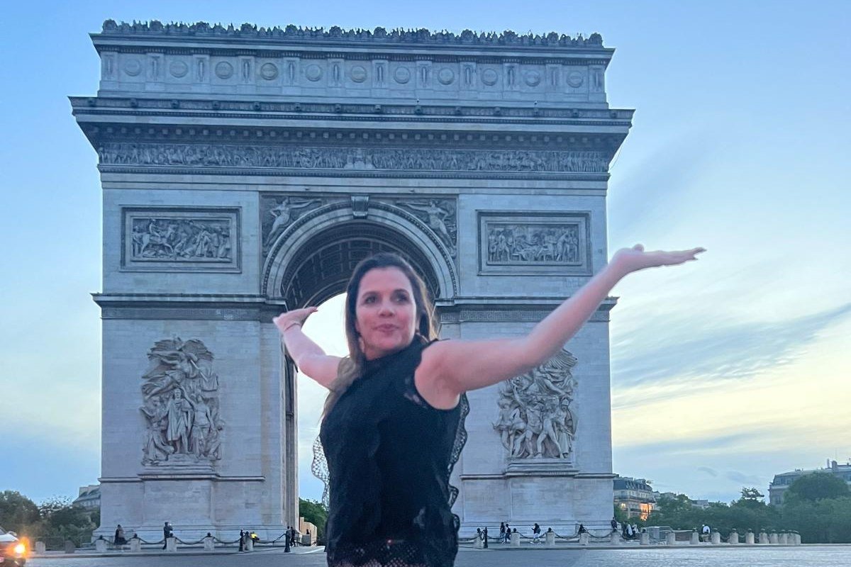 El Arco del Triunfo de París al atardecer